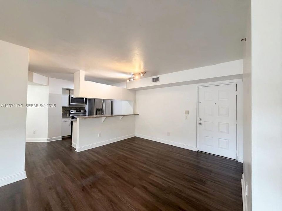 For Rent: $3,000 (3 beds, 2 baths, 1084 Square Feet)
