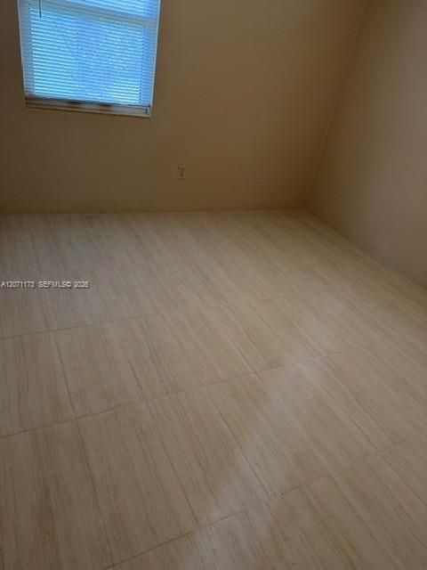 В аренду: $1,950 (2 спален, 1 ванн, 1792 Квадратных фут)