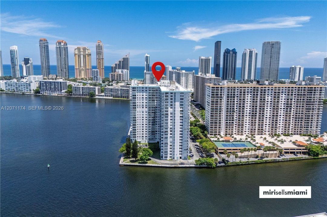 For Sale: $599,000 (2 beds, 2 baths, 1488 Square Feet)