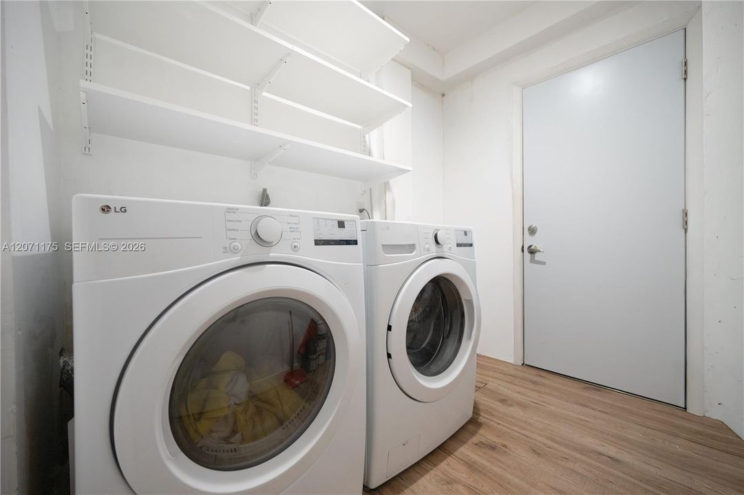 En Venta: $799,000 (4 camas, 2 baños, 1689 Pies cuadrados)