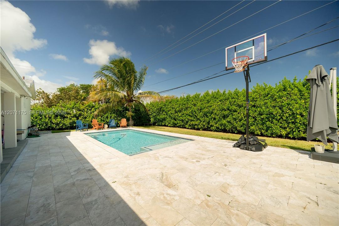 En Venta: $799,000 (4 camas, 2 baños, 1689 Pies cuadrados)