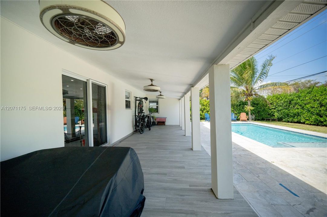 En Venta: $799,000 (4 camas, 2 baños, 1689 Pies cuadrados)