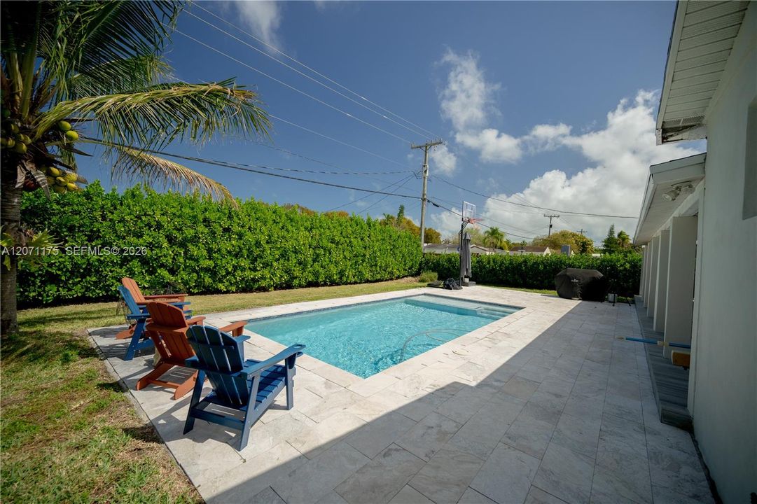En Venta: $799,000 (4 camas, 2 baños, 1689 Pies cuadrados)