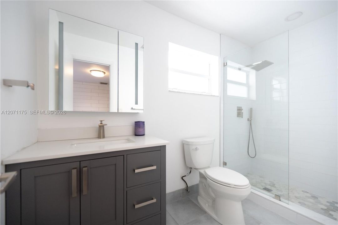En Venta: $799,000 (4 camas, 2 baños, 1689 Pies cuadrados)