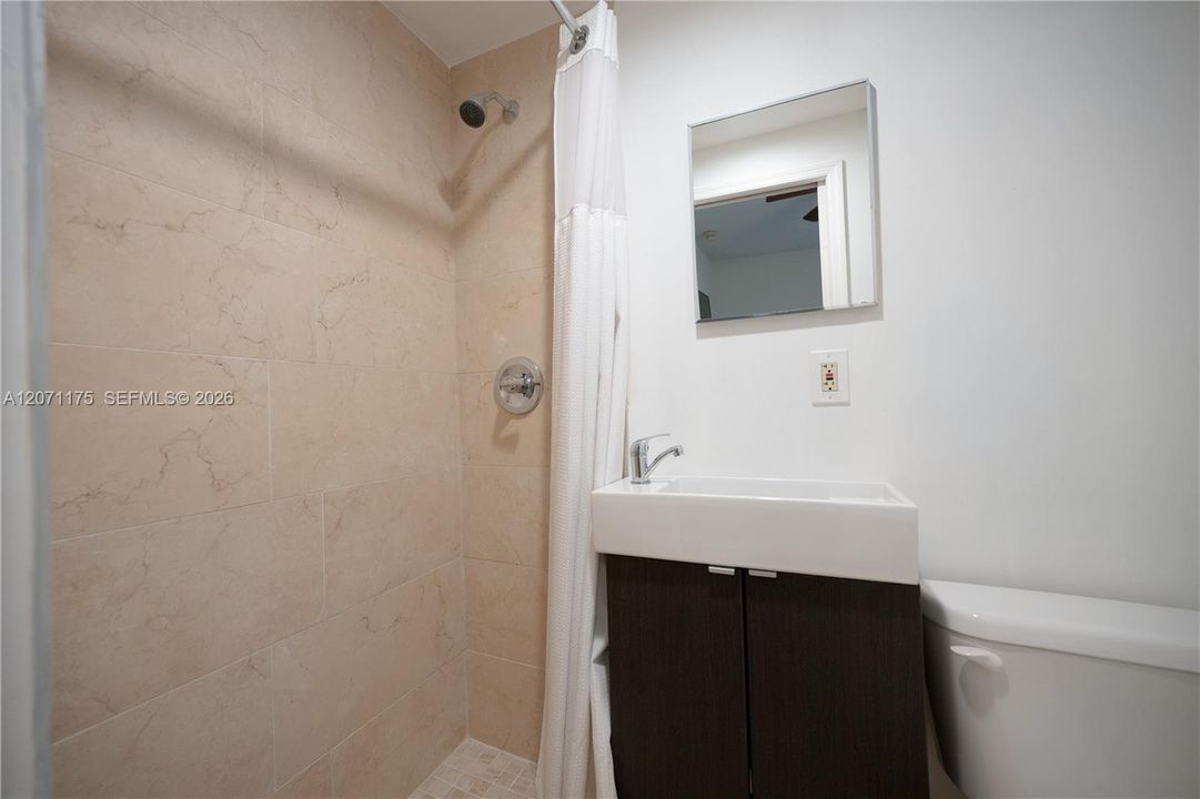 En Venta: $799,000 (4 camas, 2 baños, 1689 Pies cuadrados)