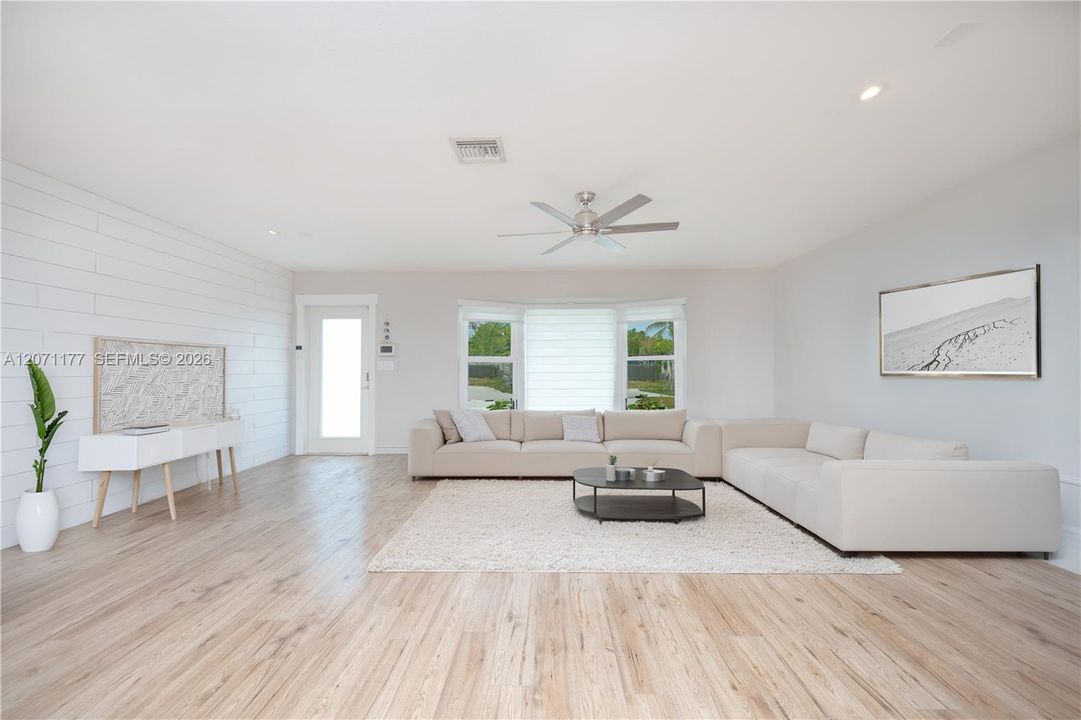 For Rent: $4,500 (4 beds, 2 baths, 1689 Square Feet)