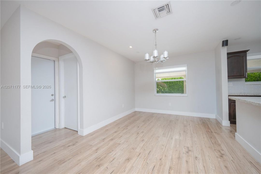 For Rent: $4,500 (4 beds, 2 baths, 1689 Square Feet)
