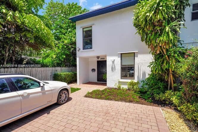 В аренду: $6,800 (3 спален, 3 ванн, 1719 Квадратных фут)