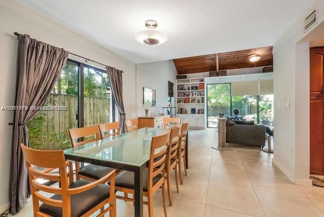 В аренду: $6,800 (3 спален, 3 ванн, 1719 Квадратных фут)