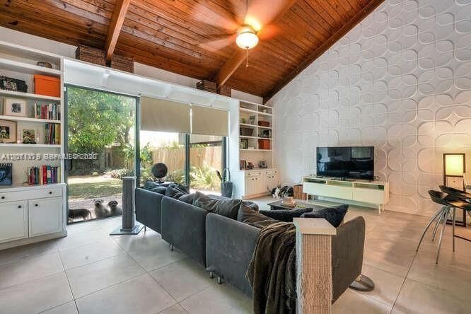 В аренду: $6,800 (3 спален, 3 ванн, 1719 Квадратных фут)