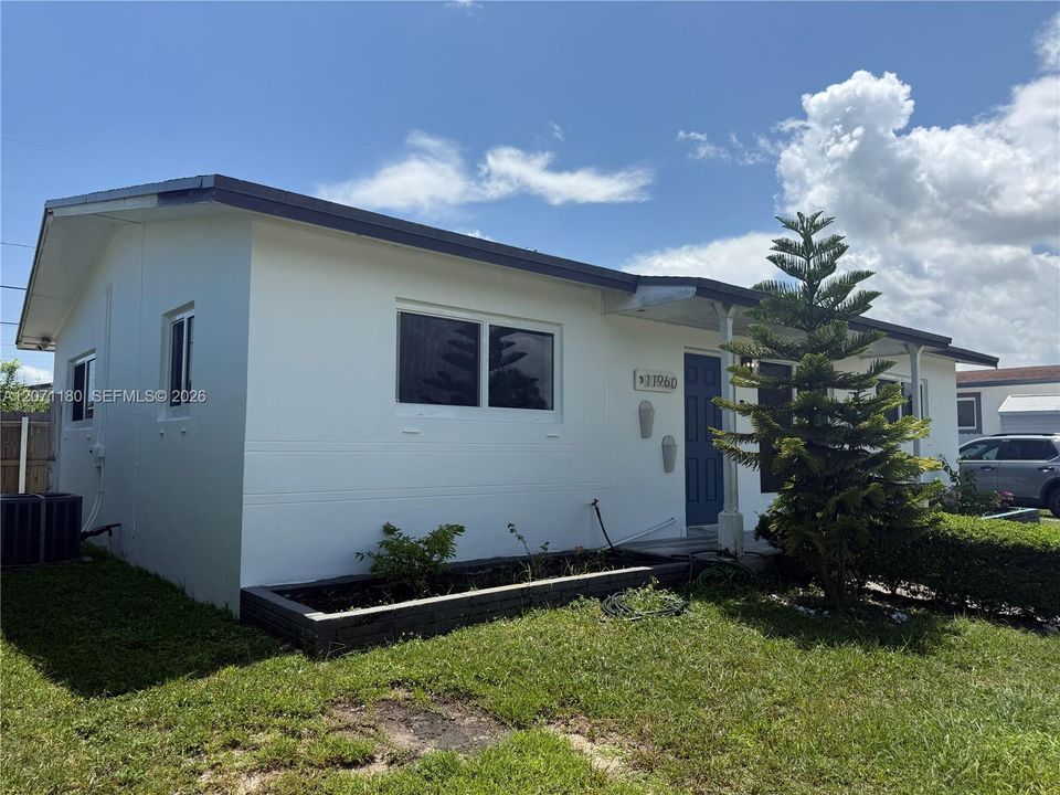 For Rent: $3,200 (3 beds, 2 baths, 1334 Square Feet)