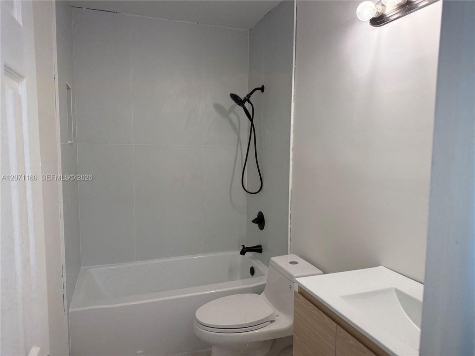 For Rent: $3,200 (3 beds, 2 baths, 1334 Square Feet)