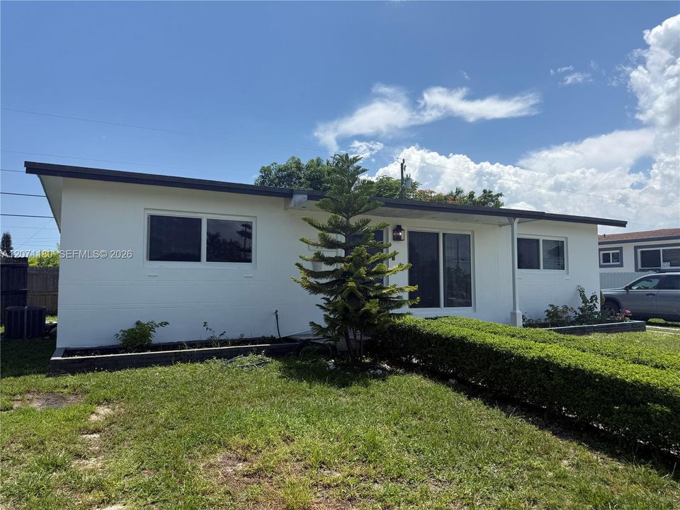 For Rent: $3,200 (3 beds, 2 baths, 1334 Square Feet)