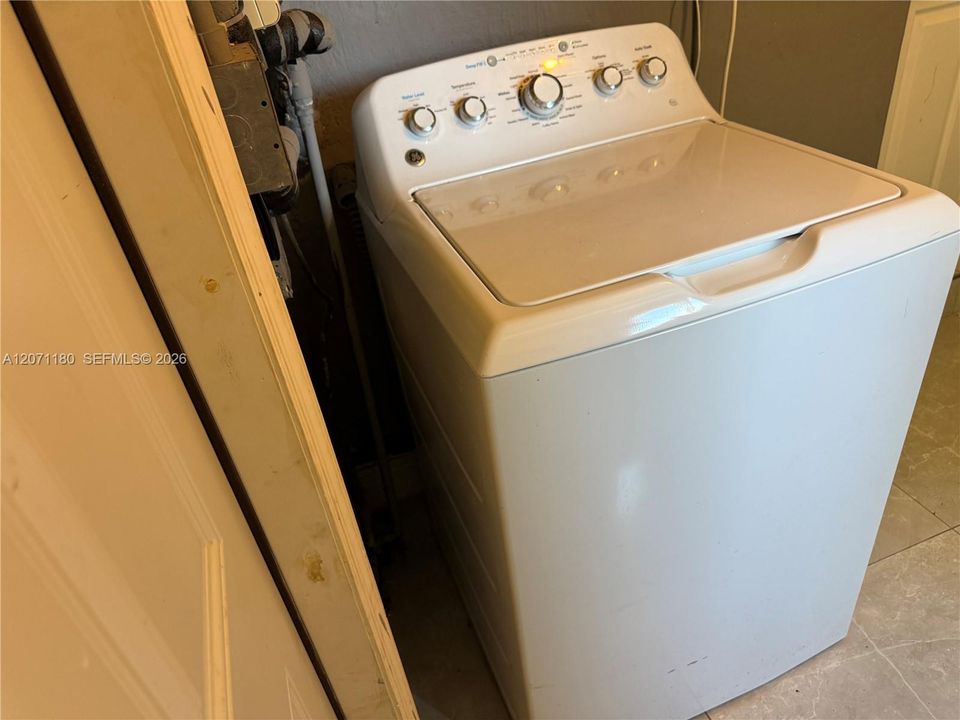 For Rent: $3,200 (3 beds, 2 baths, 1334 Square Feet)
