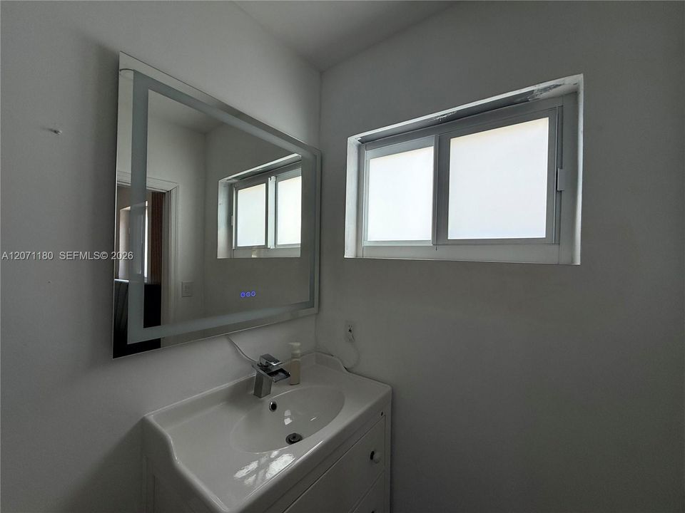 For Rent: $3,200 (3 beds, 2 baths, 1334 Square Feet)