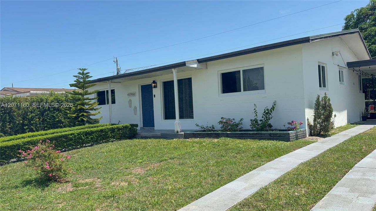 For Rent: $3,200 (3 beds, 2 baths, 1334 Square Feet)