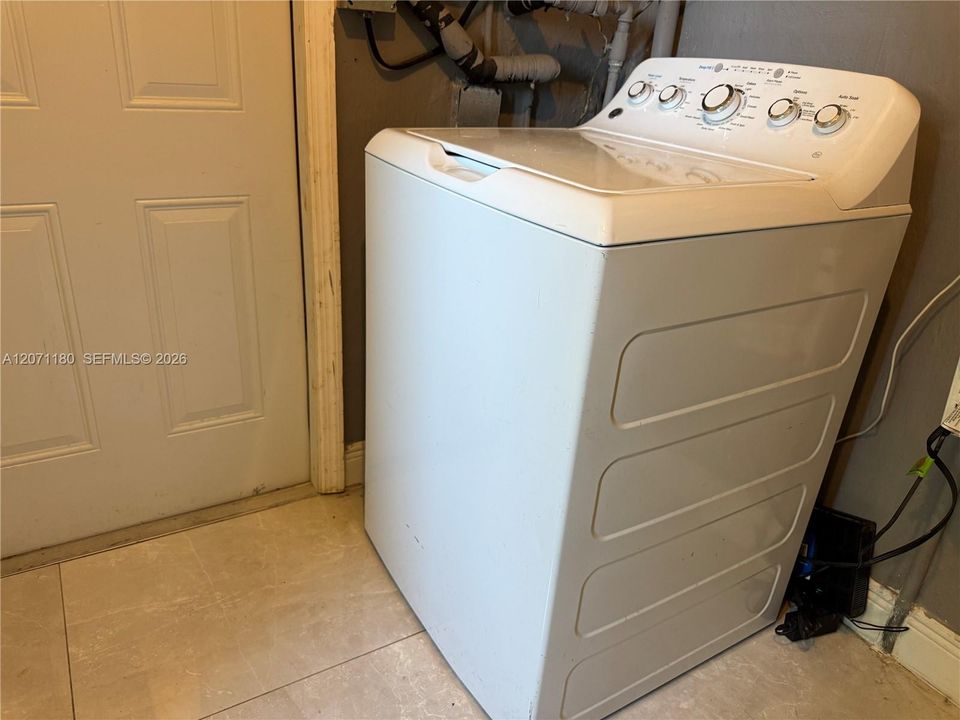 For Rent: $3,200 (3 beds, 2 baths, 1334 Square Feet)