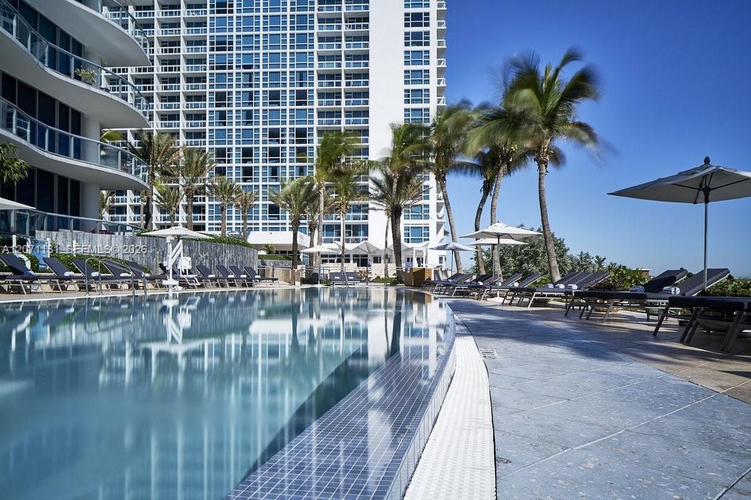 For Rent: $5,900 (2 beds, 2 baths, 1080 Square Feet)