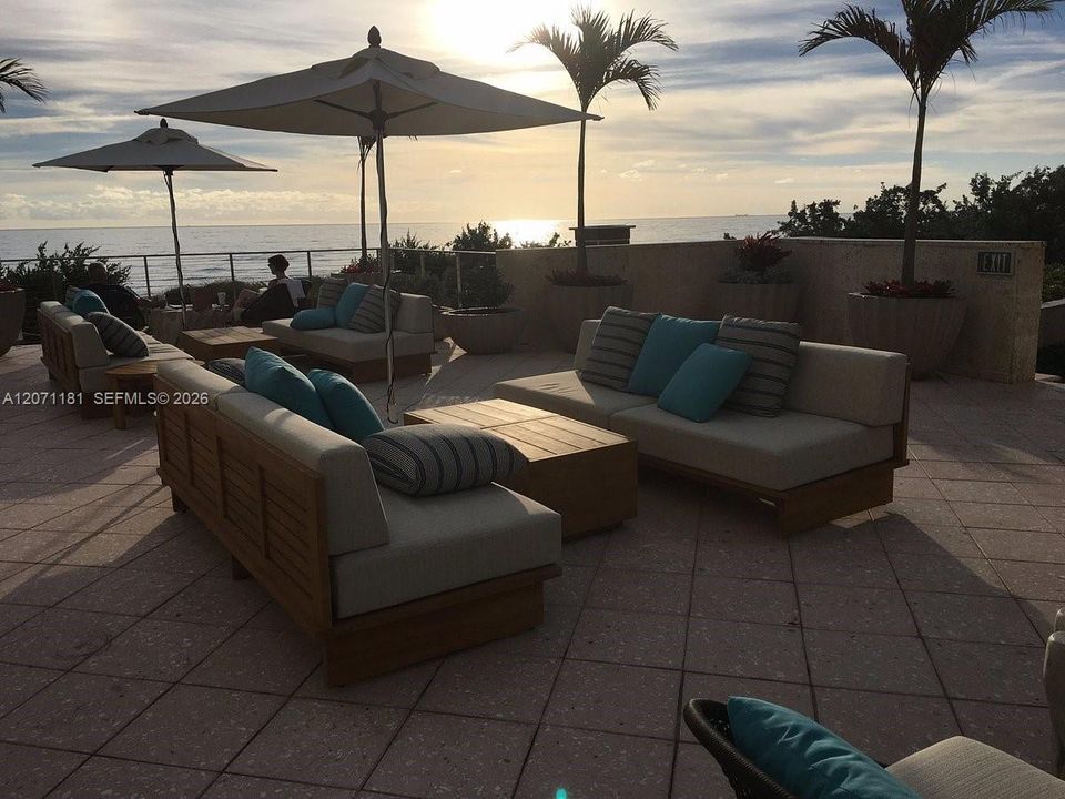For Rent: $5,900 (2 beds, 2 baths, 1080 Square Feet)
