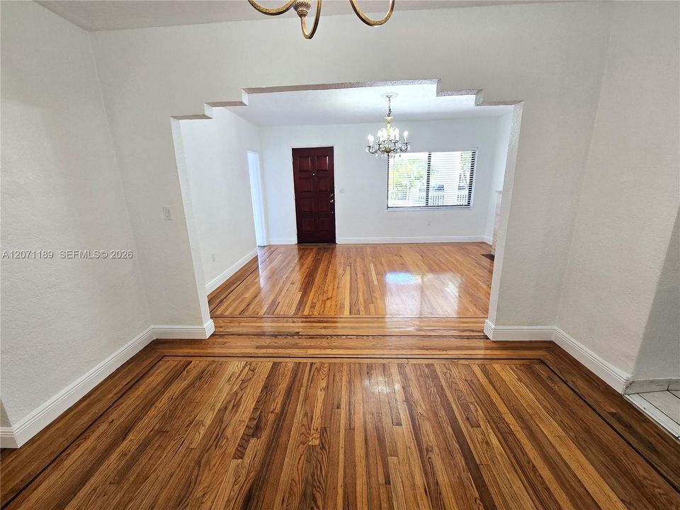 En Renta: $5,700 (5 camas, 2 baños, 1898 Pies cuadrados)
