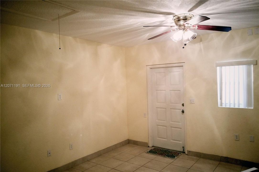 Huge Bonus Room w/Separate Entrance