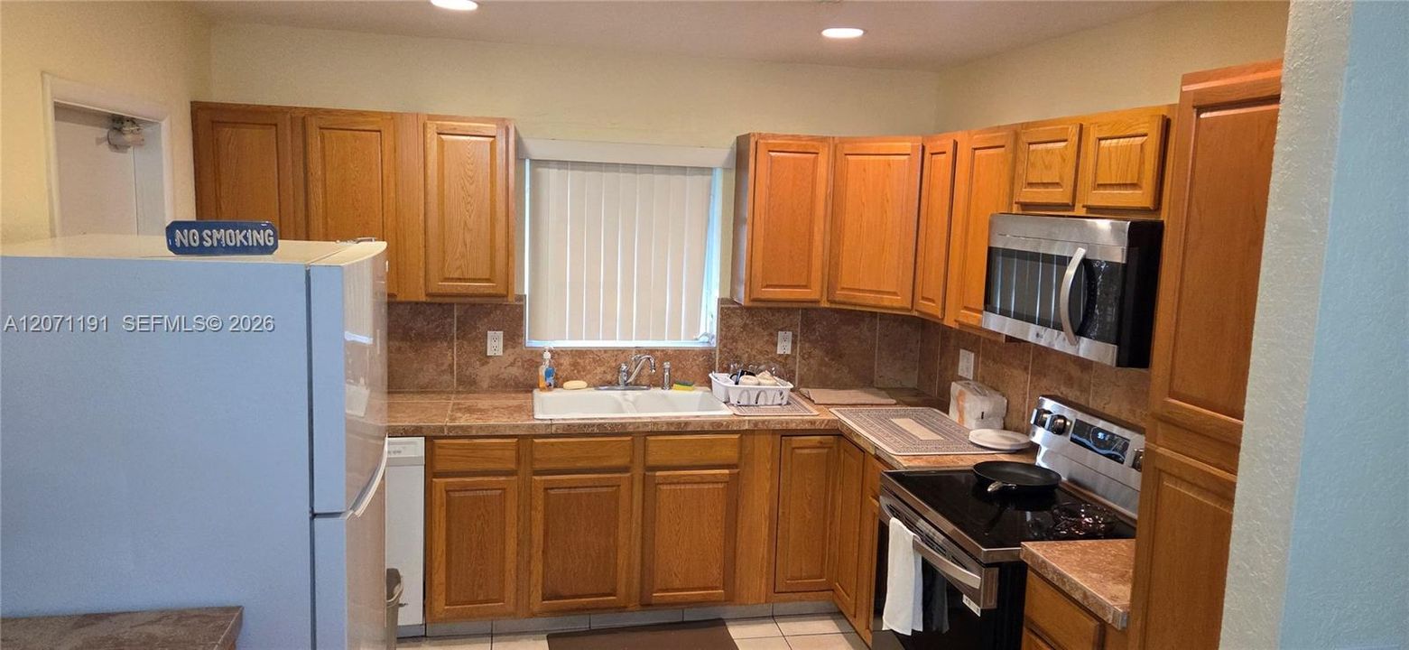 En Venta: $749,000 (3 camas, 2 baños, 1875 Pies cuadrados)