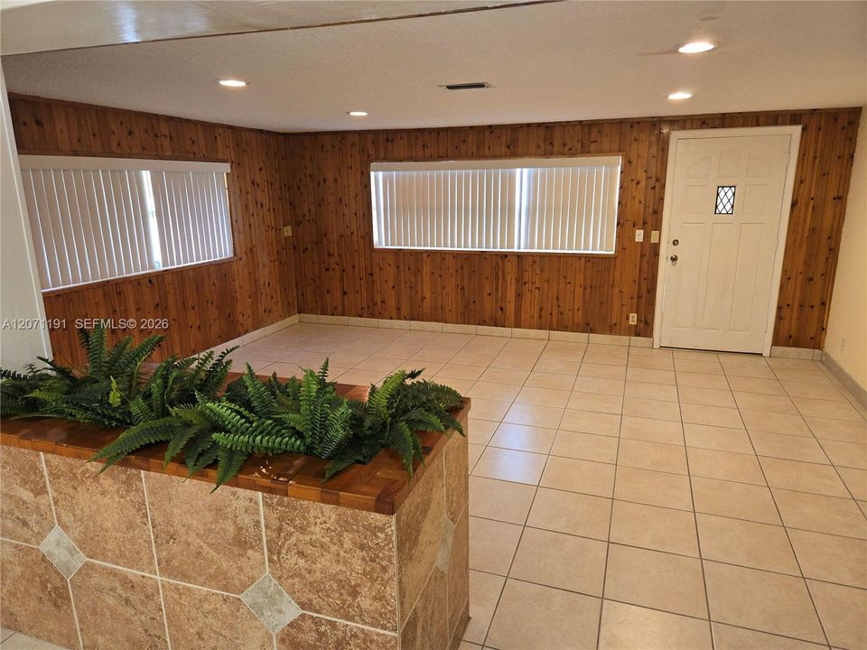 Huge Great/Game Room