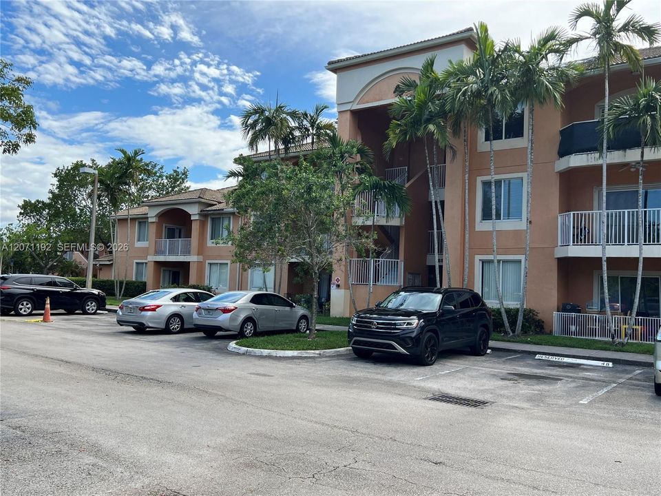 For Rent: $2,200 (2 beds, 2 baths, 1183 Square Feet)