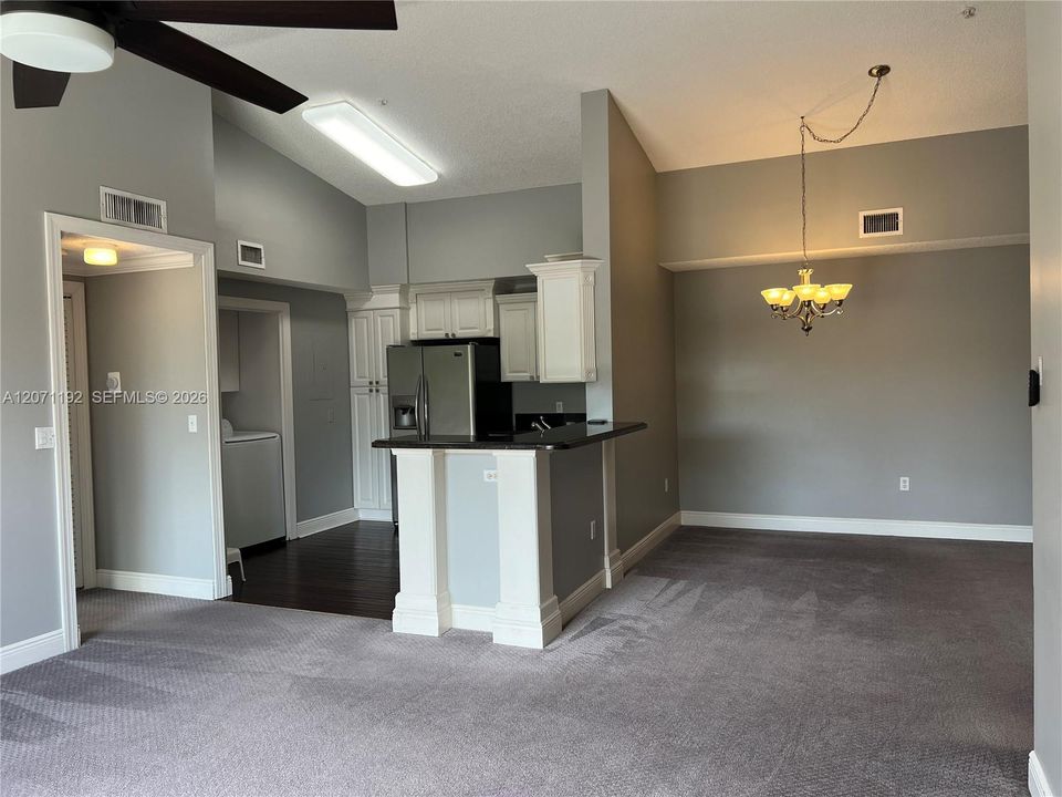 For Rent: $2,200 (2 beds, 2 baths, 1183 Square Feet)