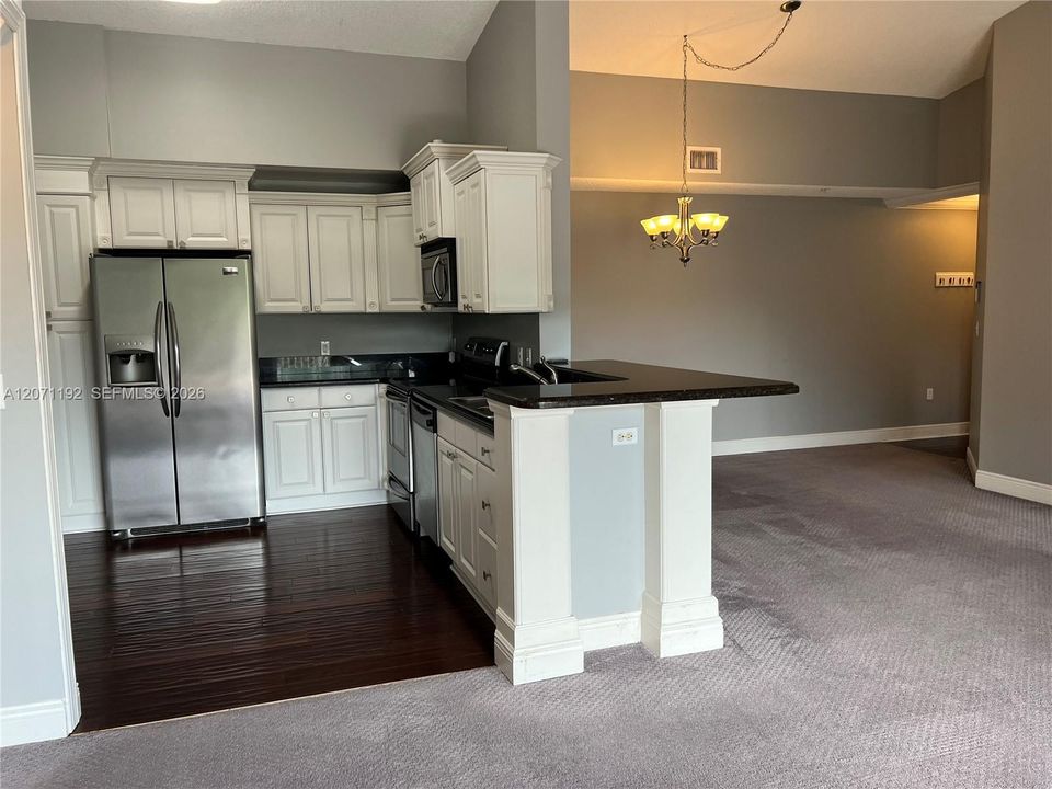 For Rent: $2,200 (2 beds, 2 baths, 1183 Square Feet)