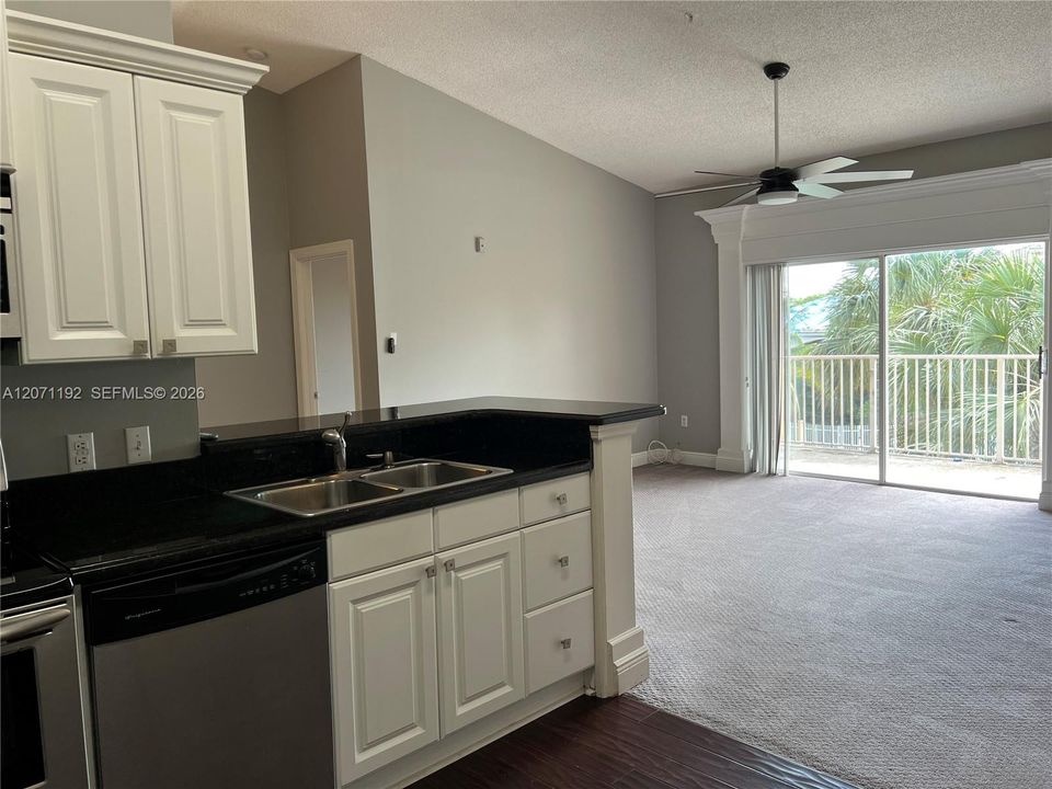 For Rent: $2,200 (2 beds, 2 baths, 1183 Square Feet)