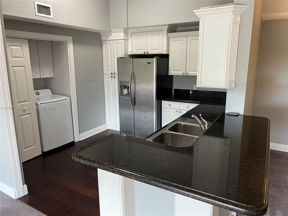 For Rent: $2,200 (2 beds, 2 baths, 1183 Square Feet)