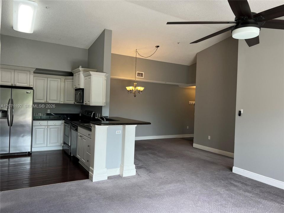 For Rent: $2,200 (2 beds, 2 baths, 1183 Square Feet)