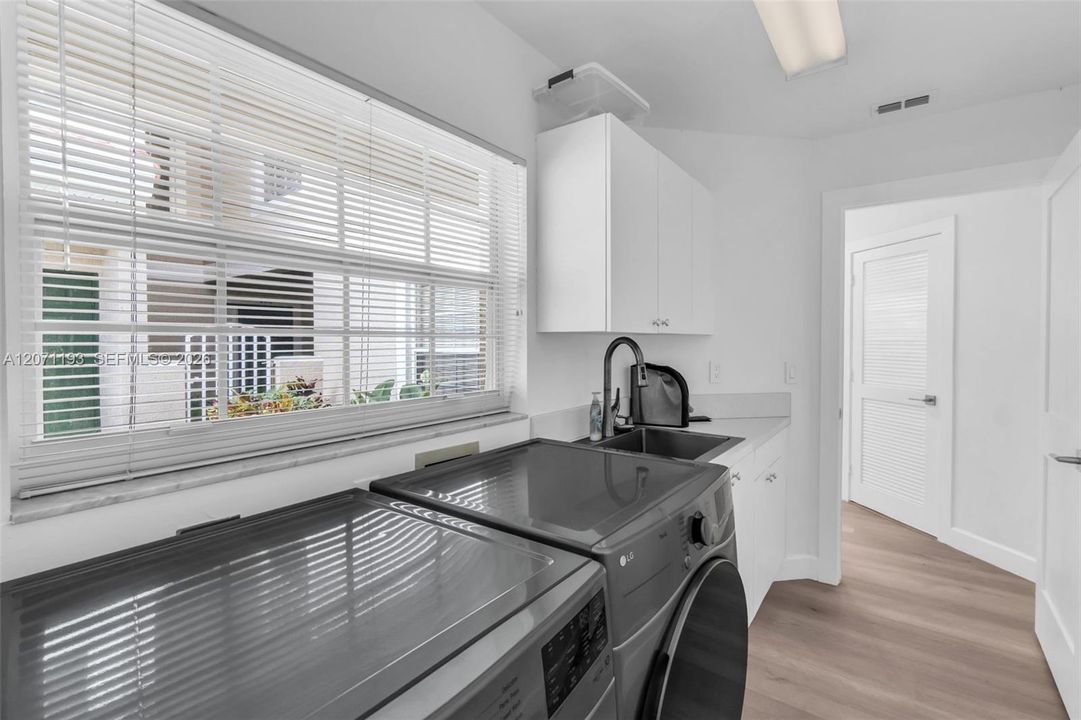 For Sale: $550,000 (3 beds, 2 baths, 1860 Square Feet)
