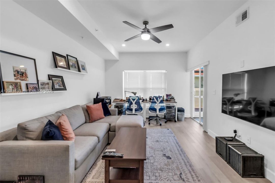 For Sale: $550,000 (3 beds, 2 baths, 1860 Square Feet)