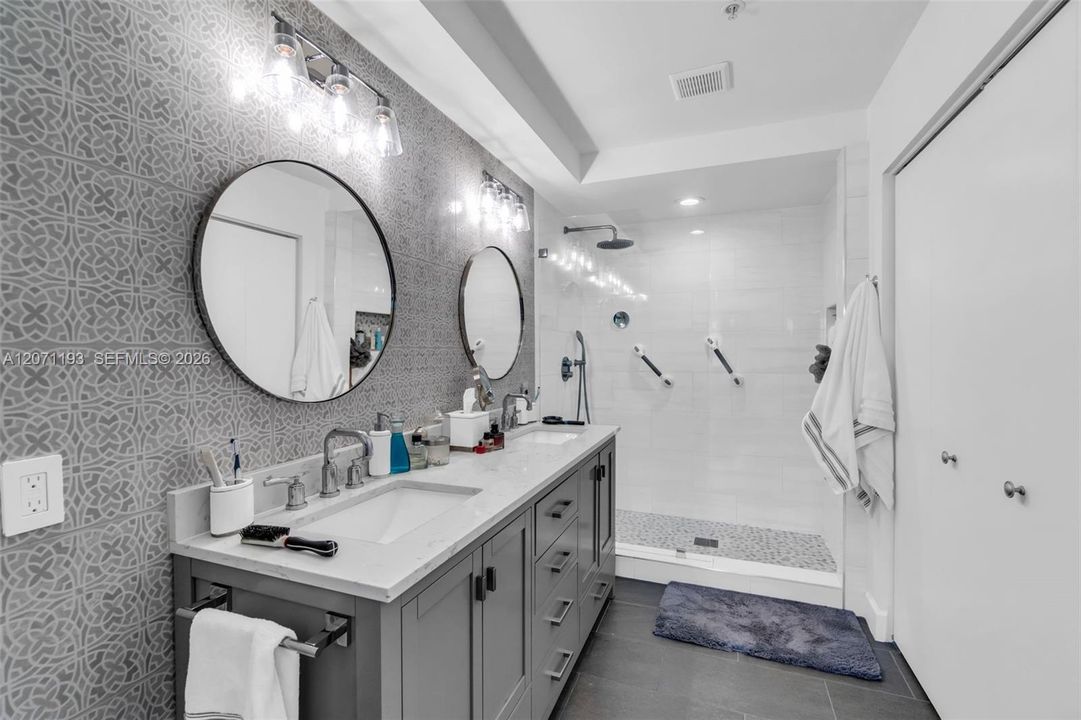 For Sale: $550,000 (3 beds, 2 baths, 1860 Square Feet)