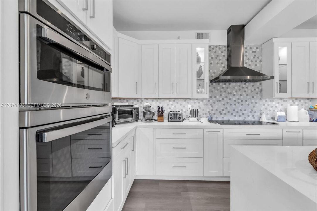 For Sale: $550,000 (3 beds, 2 baths, 1860 Square Feet)