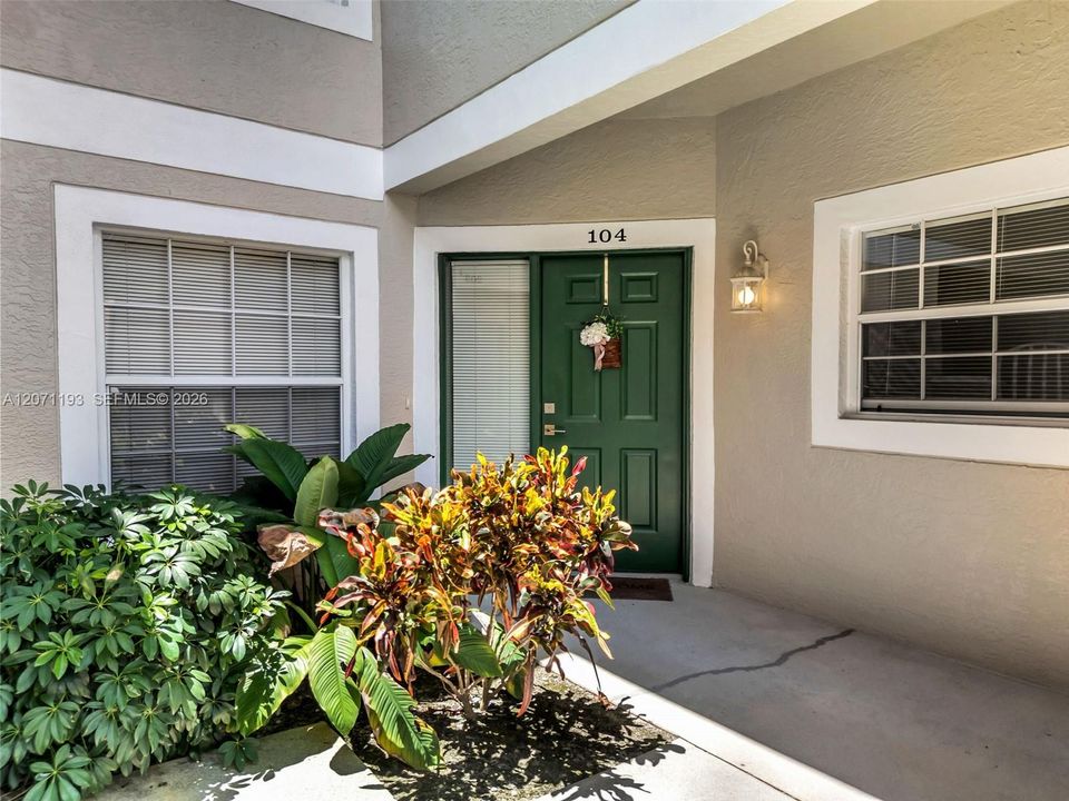 For Sale: $550,000 (3 beds, 2 baths, 1860 Square Feet)
