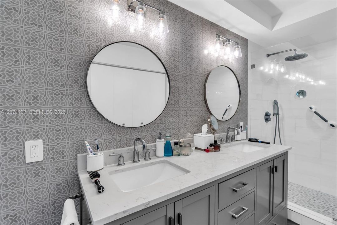 For Sale: $550,000 (3 beds, 2 baths, 1860 Square Feet)