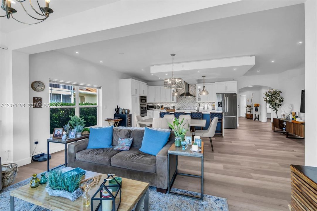 For Sale: $550,000 (3 beds, 2 baths, 1860 Square Feet)