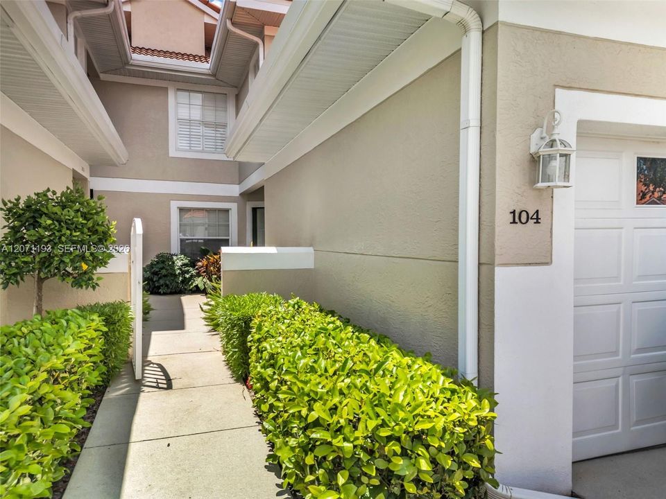 For Sale: $550,000 (3 beds, 2 baths, 1860 Square Feet)