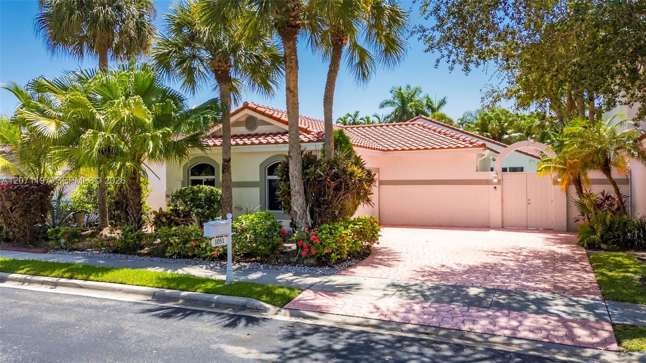 For Sale: $749,500 (2 beds, 2 baths, 2376 Square Feet)