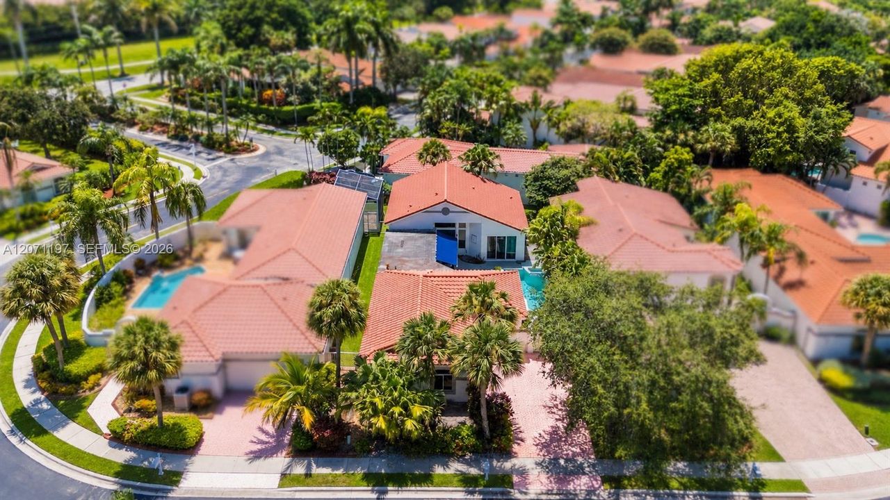 For Sale: $749,500 (2 beds, 2 baths, 2376 Square Feet)