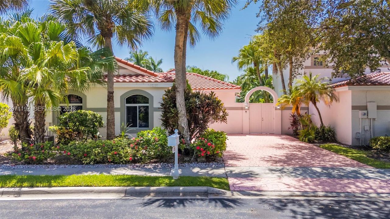 For Sale: $749,500 (2 beds, 2 baths, 2376 Square Feet)