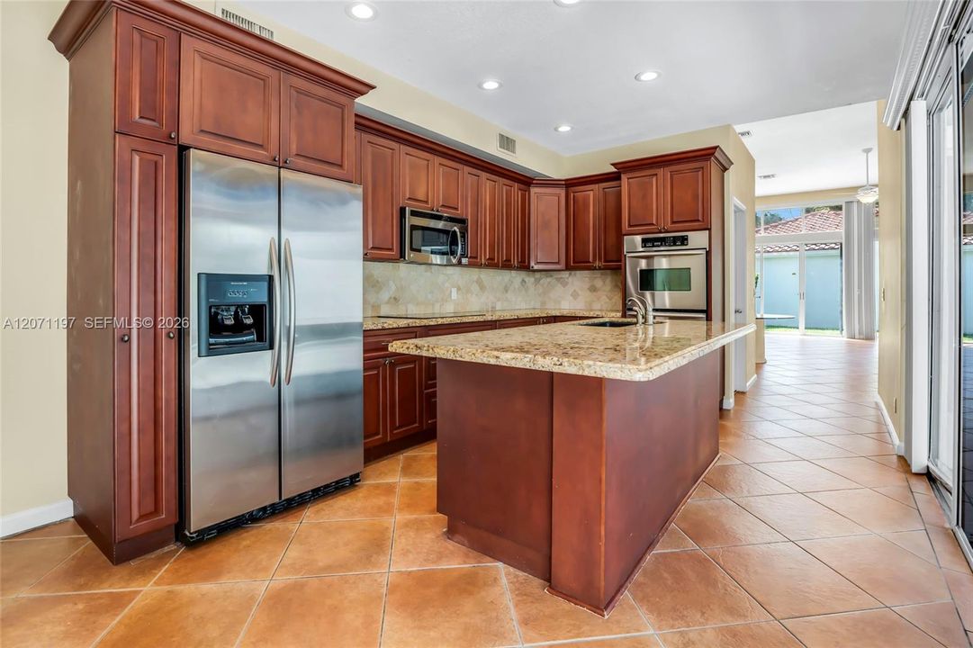For Sale: $749,500 (2 beds, 2 baths, 2376 Square Feet)