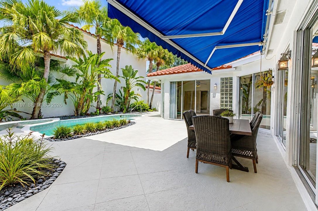 For Sale: $749,500 (2 beds, 2 baths, 2376 Square Feet)