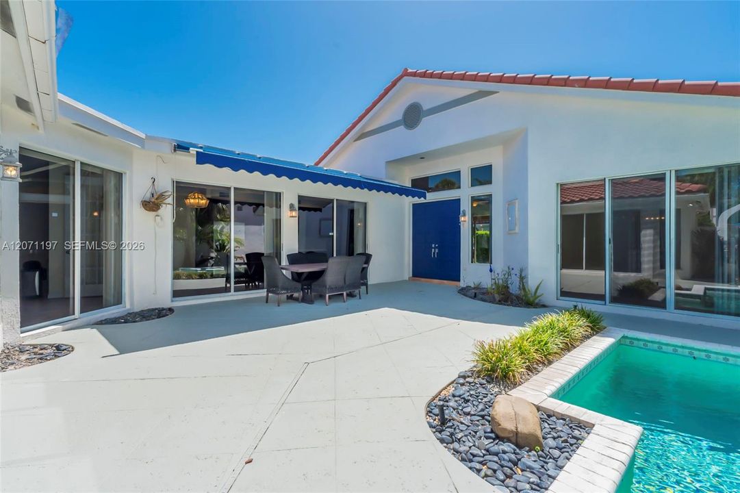 For Sale: $749,500 (2 beds, 2 baths, 2376 Square Feet)