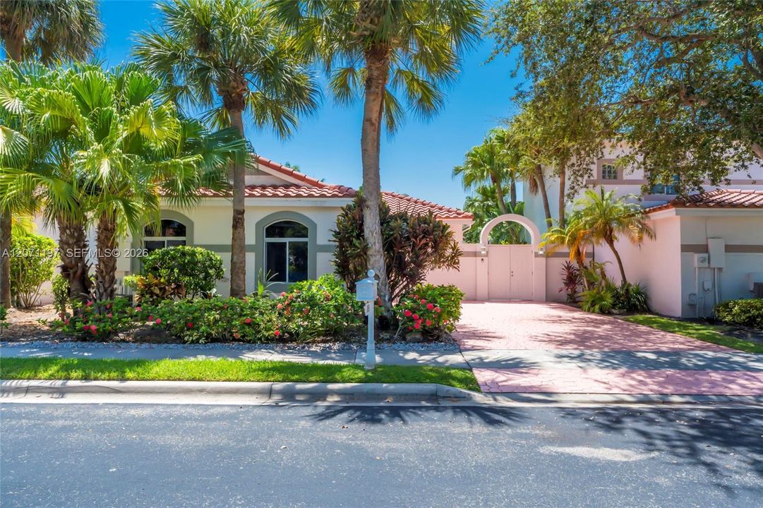 For Sale: $749,500 (2 beds, 2 baths, 2376 Square Feet)