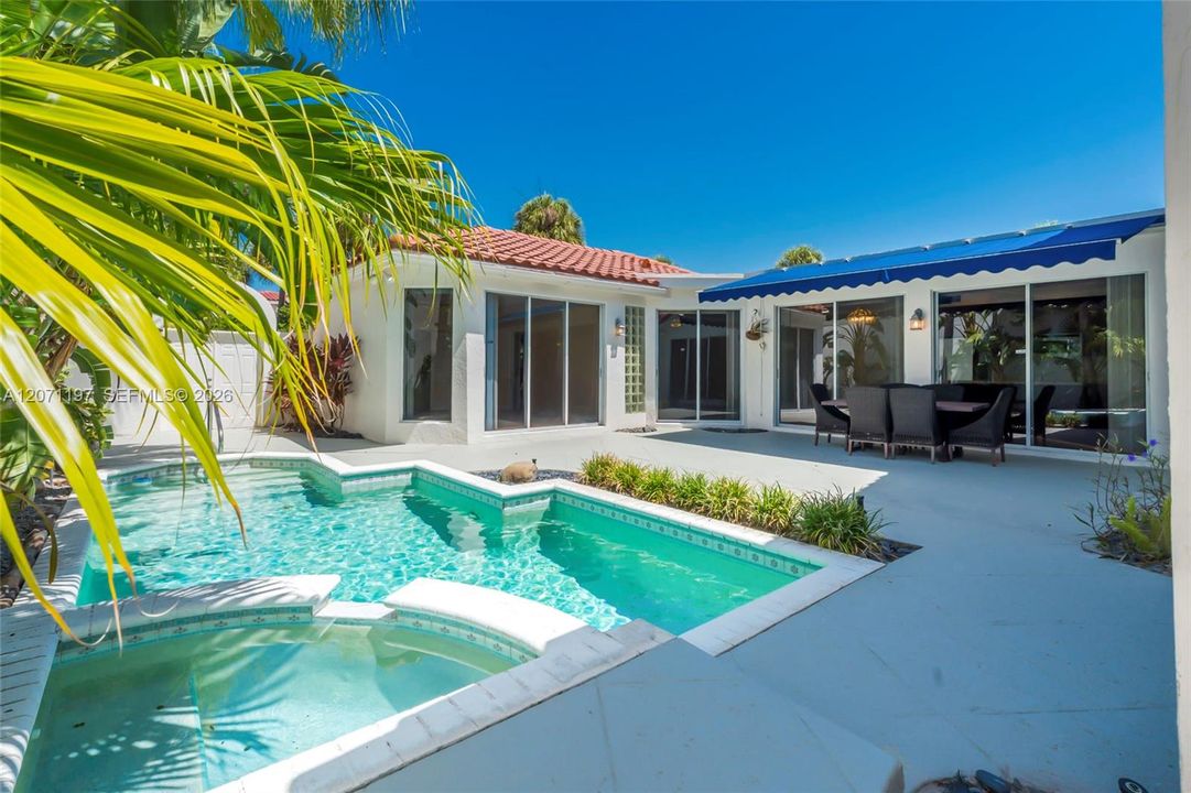 For Sale: $749,500 (2 beds, 2 baths, 2376 Square Feet)