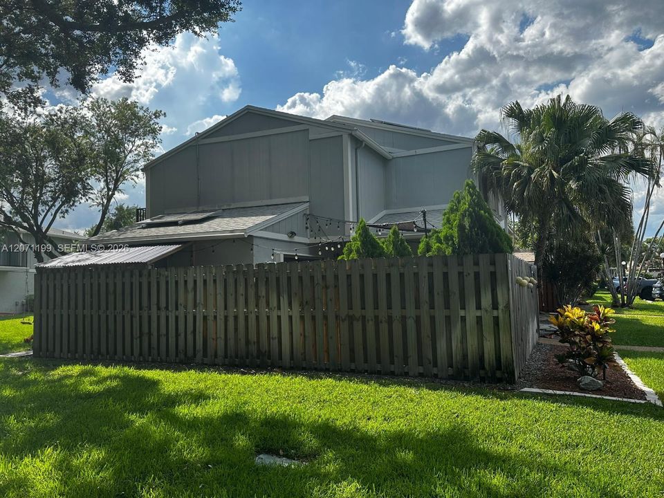 For Rent: $2,950 (2 beds, 2 baths, 1259 Square Feet)